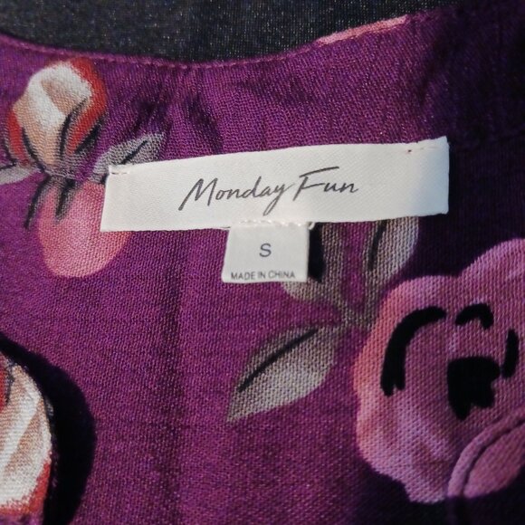 NEW Monday Fun Purple Floral Split Neck High-low Blouse Size S - Picture 6 of 9